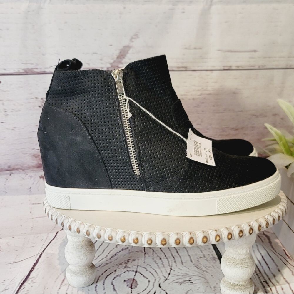 NWT Brash Black Faux Suede Perforated Wedge Ankle Heeled Bootie Sneaker Size 10 - Picture 3 of 13